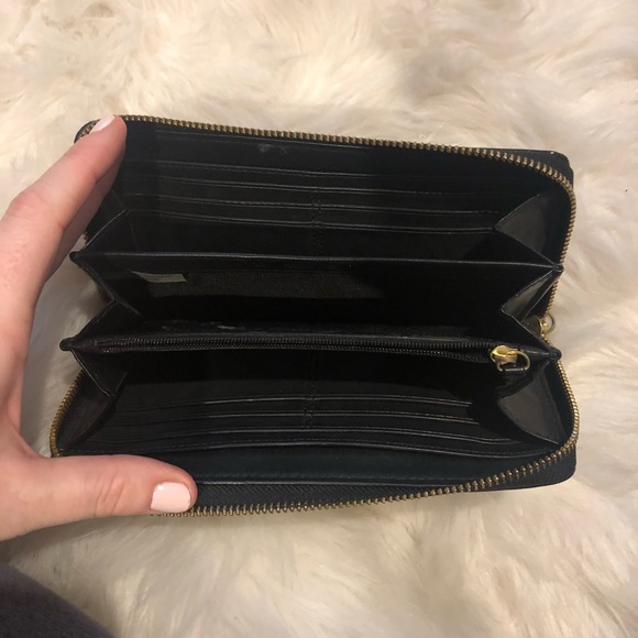 Coach black patent leather wallet! - Picture 2 of 4